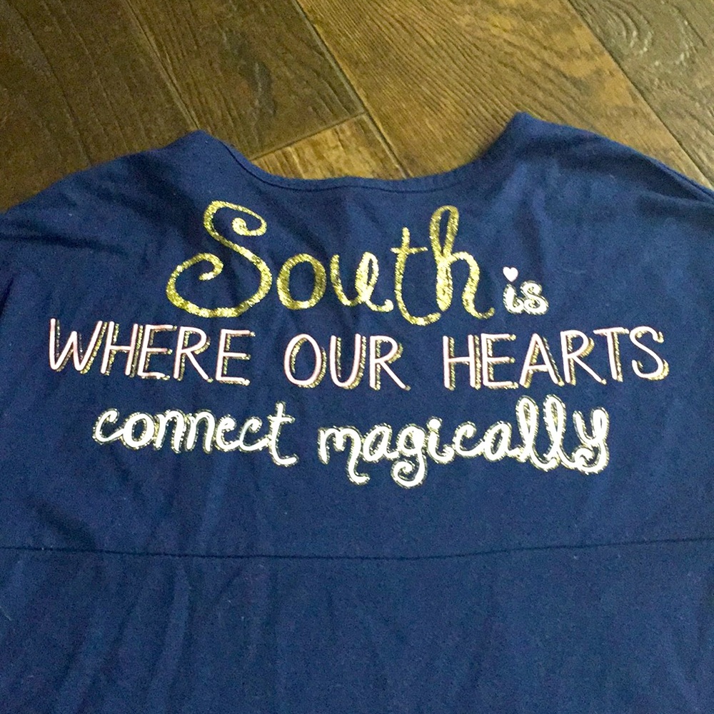 Girls long sleeve shirt.